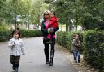 Amsterdam 17 september 2011
Connie Breukhoven met al haar 4 kleinkinderen in het vondelpark.
Peter Smulders bv
