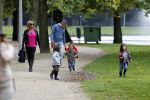 Amsterdam 17 september 2011
Connie Breukhoven met al haar 4 kleinkinderen in het vondelpark.
Peter Smulders bv