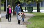 Amsterdam 17 september 2011
Connie Breukhoven met al haar 4 kleinkinderen in het vondelpark.
Peter Smulders bv