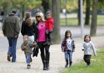 Amsterdam 17 september 2011
Connie Breukhoven met al haar 4 kleinkinderen in het vondelpark.
Peter Smulders bv