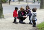 Amsterdam 17 september 2011
Connie Breukhoven met al haar 4 kleinkinderen in het vondelpark.
Peter Smulders bv