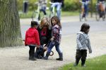 Amsterdam 17 september 2011
Connie Breukhoven met al haar 4 kleinkinderen in het vondelpark.
Peter Smulders bv