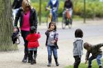 Amsterdam 17 september 2011
Connie Breukhoven met al haar 4 kleinkinderen in het vondelpark.
Peter Smulders bv