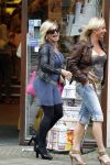 Amsterdam 31 augustus 2011
Connie Breukhoven en Petra Boots doen boodschappen op de cornelis schuytstraat.
Peter Smulders bv