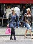 Amsterdam 31 augustus 2011
Connie Breukhoven en Petra Boots doen boodschappen op de cornelis schuytstraat.
Peter Smulders bv