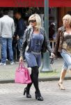 Amsterdam 31 augustus 2011
Connie Breukhoven en Petra Boots doen boodschappen op de cornelis schuytstraat.
Peter Smulders bv