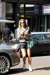 Amsterdam 25 augustus 2011
Danielle Overgaag doet boodschappen op de cornelis schuytstraat met haar porsche 911 cabrio.
Peter Smulders bv