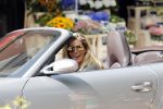 Amsterdam 25 augustus 2011
Danielle Overgaag doet boodschappen op de cornelis schuytstraat met haar porsche 911 cabrio.
Peter Smulders bv