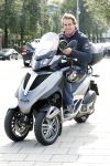 Amsterdam 16 september 2011
Edwin Smulders op zijn Piaggio MP3.
Op deze scooter/motor mag je zonder motor rijbewijs rijden.
Peter Smulders bv