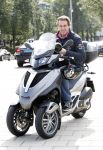Amsterdam 16 september 2011
Edwin Smulders op zijn Piaggio MP3.
Op deze scooter/motor mag je zonder motor rijbewijs rijden.
Peter Smulders bv