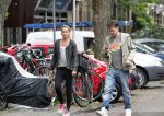 Amsterdam 26 augustus 2011
Johnny de Mol met zijn manager Carlijn de Vries op straat.
Peter Smulders bv