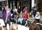 Amsterdam 4 september 2011
Grazia PC Catwalk op de pc hooftstraat. Lange Frans fotografeert zoon
Peter Smulders bv