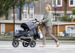 Amsterdam 25 augustus 2011
Median Schuurman achter kinderwagen.
Peter Smulders bv