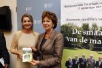Den Haag 12 september 2011
Presentatie boek Annemarie Gualtherie van Weezel in nieuwspoort. Prins Carlos en Prinses irene zijn aanwezig als mede haat ouders. Neelie Kroes ontvangt het eerste boek in nieuwspoort.
Peter Smulders bv