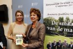 Den Haag 12 september 2011
Presentatie boek Annemarie Gualtherie van Weezel in nieuwspoort. Prins Carlos en Prinses irene zijn aanwezig als mede haat ouders. Neelie Kroes ontvangt het eerste boek in nieuwspoort.
Peter Smulders bv