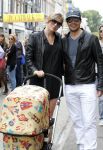 Amsterdam 4 september 2011
Grazia PC Catwalk op de pc hooftstraat. Regina Romeijn met vriend achter kinderwagen
Peter Smulders bv