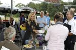 Dongen, 31 Augustus 2011
De Diva's met het upgraden van het clubhuis van golfclub Vossenhole
Tatjana als hulp bij de prijsuitreiking
Foto Peter Smulders
