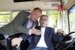 Amsterdam 2 september 2011
Presentatie tv station Peter Jan Rens. Hij gaat oa uitzenden vanuit een amerikaanse schoolbus. Ted Sluymer
Peter Smulders bv