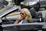 Amsterdam 23 augustus 2011
Wendy v Dijk in bmw cabrio op de pc hooftstraat.
Peter Smulders bv
