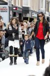Amsterdam 4 september 2011
Grazia PC Catwalk op de pc hooftstraat. Vrouw Yes R met zoon
Peter Smulders bv