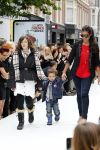 Amsterdam 4 september 2011
Grazia PC Catwalk op de pc hooftstraat. Vrouw Yes R met zoon
Peter Smulders bv