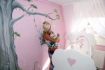 Den Haag 5 september 2012
Samantha de Jong (Barbie) en haar man Michael met hun baby dochter Angelina thuis in de babykamer.
Peter Smulders bv