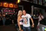 Den Haag, 14 September 2012
Opening Bar van Barbie
Barbie (Samantha en Michael) voor en achter hun nieuwe bar
Foto Peter Smulders BV