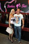 Den Haag, 14 September 2012
Opening Bar van Barbie
Barbie (Samantha en Michael) voor en achter hun nieuwe bar
Foto Peter Smulders BV