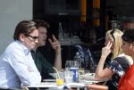 Amsterdam 30 augustus 2012
Beau v Erven Dorens en Bridget Maasland samen op terras.
Peter Smulders bv