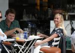 Amsterdam 30 augustus 2012
Beau v Erven Dorens en Bridget Maasland samen op terras.
Peter Smulders bv