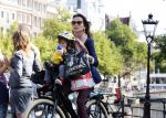 Amsterdam 1 september 2012
Birgit Schuurman met zoon Chico op de fiets.
Peter Smulders bv