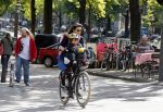 Amsterdam 1 september 2012
Birgit Schuurman met zoon Chico op de fiets.
Peter Smulders bv