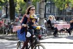 Amsterdam 1 september 2012
Birgit Schuurman met zoon Chico op de fiets.
Peter Smulders bv