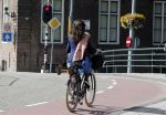 Amsterdam 1 september 2012
Birgit Schuurman met zoon Chico op de fiets.
Peter Smulders bv