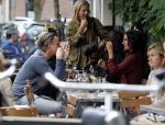 Amsterdam 6 september 2012
Daan Schuurmans op terras met de vrouw van Daniel Boissevain Vanessa.
Peter Smulders bv