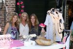 Naarden 9 september 2012
Beau monde fair bij het arsenaal met oa Ellemieke Vermolen met nichtje en vriendin met een stand voor hun webwinkel.
Peter Smulders bv