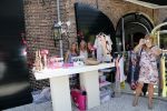 Naarden 9 september 2012
Beau monde fair bij het arsenaal met oa Ellemieke Vermolen met nichtje en vriendin met een stand voor hun webwinkel.
Peter Smulders bv
