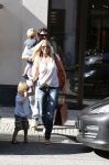 Amsterdam 28 augustus 2012
Ellemieke Vermolen en haar man Sergio Herman doen boodschappen op de pc hooftstraat met hun kinderen.
Peter Smulders bv