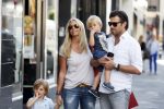 Amsterdam 28 augustus 2012
Ellemieke Vermolen en haar man Sergio Herman doen boodschappen op de pc hooftstraat met hun kinderen.
Peter Smulders bv