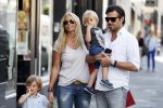 Amsterdam 28 augustus 2012
Ellemieke Vermolen en haar man Sergio Herman doen boodschappen op de pc hooftstraat met hun kinderen.
Peter Smulders bv