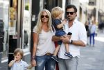 Amsterdam 28 augustus 2012
Ellemieke Vermolen en haar man Sergio Herman doen boodschappen op de pc hooftstraat met hun kinderen.
Peter Smulders bv