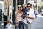 Amsterdam 28 augustus 2012
Ellemieke Vermolen en haar man Sergio Herman doen boodschappen op de pc hooftstraat met hun kinderen.
Peter Smulders bv
