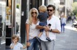 Amsterdam 28 augustus 2012
Ellemieke Vermolen en haar man Sergio Herman doen boodschappen op de pc hooftstraat met hun kinderen.
Peter Smulders bv