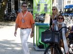 Amsterdam 9 september 2012
Maxima doet mee met de Amsterdam City swim door de grachten van Amsterdam. Prins Willem Alexander en hun dochters prinses Amalia Alexia en Ariane wachten haar an de finisch op de keizersgracht op. Emily Bremers met haar man Roderick v d Wijk moedigen prinses maxima aan
Peter Smulders bv