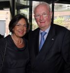 Breukelen 10 september 2012
Joop van de Ende krijgt ere doctoraat op universiteit Neyerode. Aanwezig zijn zijn vrouw Janine en kinderen Iris en Vincent. Gerdi Verbeet met man
Peter Smulders bv