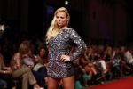 Amsterdam 10 september 2012
Modeshow Jos v Raak met oa Froukje de Both Quinty Trustfull Kim Feenstra Gigi Ravelli en Lieke v Lexmond die mee lopen in de show.
Peter Smulders bv