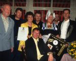 Volendam 7 April 1997
Jan Keizer, Jan Tuyp en Jack Veerman van BZN met de ouders van Jan Smit met Jantje zijn eerste gouden CD
Foto Peter Smulders BV