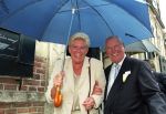 4 Mei 1999 Jan Louwers met zijn vrouw dientje Louwers
