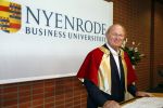 Breukelen 10 september 2012
Joop van de Ende krijgt ere doctoraat op universiteit Neyerode. Aanwezig zijn zijn vrouw Janine en kinderen Iris en Vincent
Peter Smulders bv