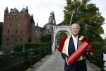 Breukelen 10 september 2012
Joop van de Ende krijgt ere doctoraat op universiteit Neyerode. Aanwezig zijn zijn vrouw Janine en kinderen Iris en Vincent
Peter Smulders bv